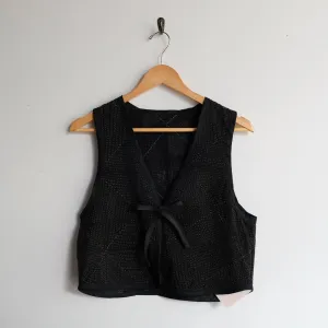 Amelia Vest Black with Grey Diamond Lattice S050