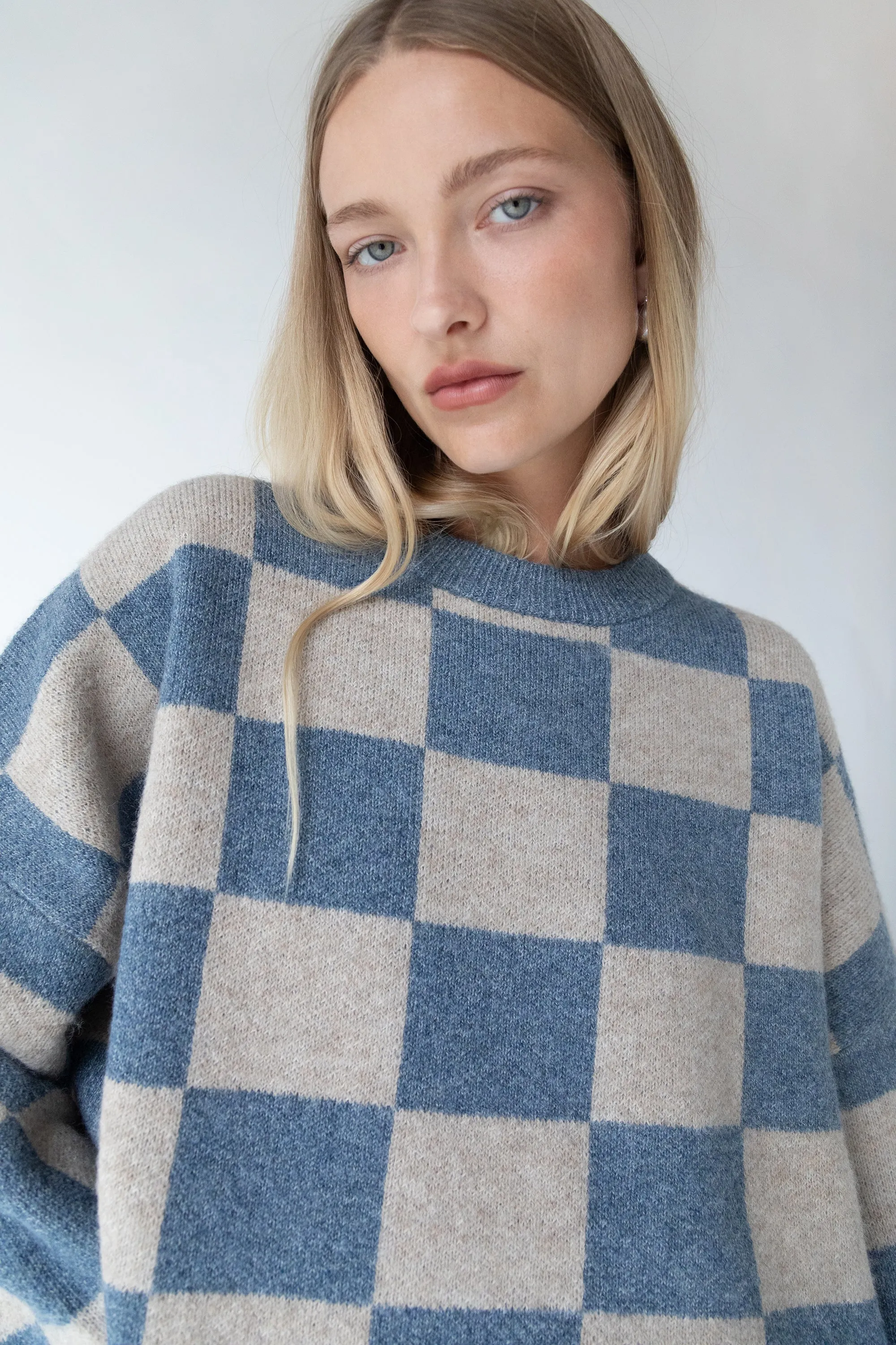 CHECKERED CREWNECK SWEATER